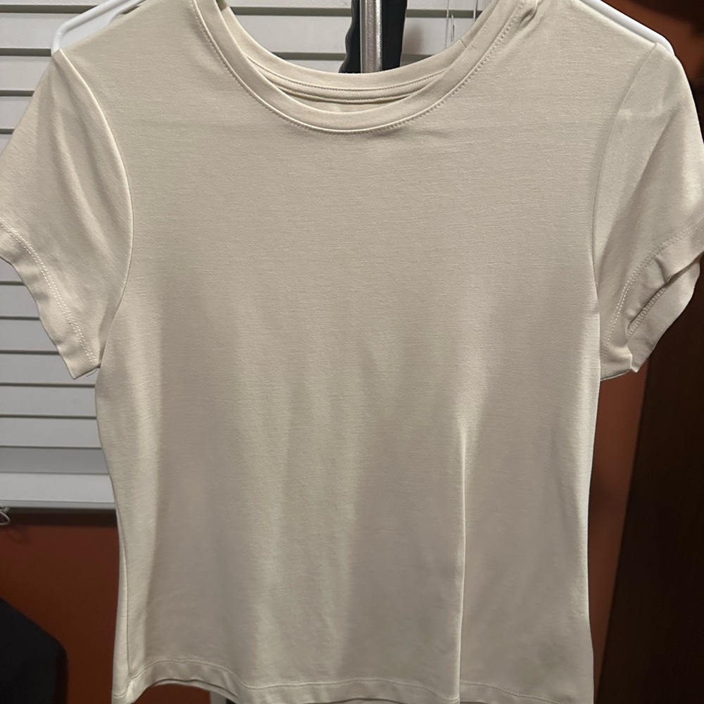 Adrienne Vittadini Cream Short Sleeve Top